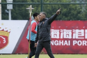 【体坛独家】浙江队谈判2个月为何选中穆斯卡特助手