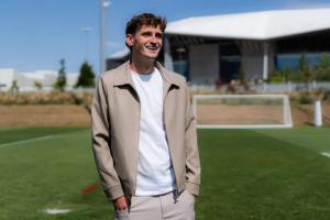 记者：尤文关注里昂23岁后腰莫顿，球员德转身价1800万欧