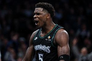 兰德尔：爱德华兹表现已超出所有人期待 他是非凡球员很真诚可靠