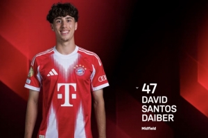 孔帕尼谈小将首秀：他们训练中对抗的是凯恩，球队可以信任他们