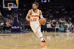 能攻善传！特雷·杨半场7中4拿到15分7助 罚球7中6