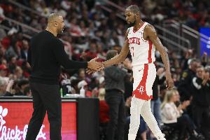 苏群：乌度卡得解决赛末进攻问题 如何利用谢泼德&避免他被点名