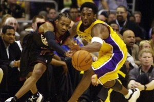 亚历山大-沃克：小时候看AI&科比的比赛 他们被称为杀手