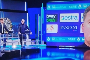 乌迪内斯主帅输球后采访时态度冷淡，记者批评：不想采访可以不来