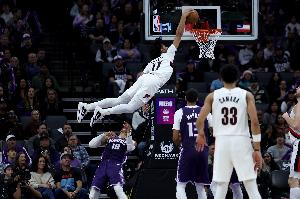 打破自己的纪录！夏普昨日扣篮垂直弹跳高度达119.8厘米！