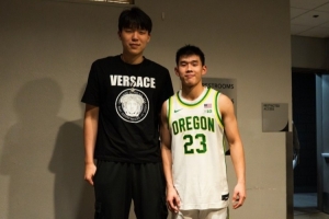 小伙子们都要加油！俄勒冈大学晒杨瀚森和林葳合照