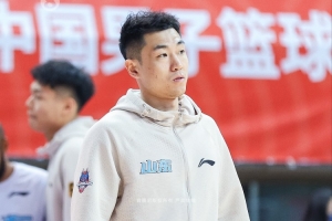 媒体人：高诗岩最后的传球是无奈之选 但这空篮不进着实有点扎眼