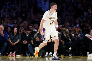 伤病影响也很大！湖人本赛季至今仅有一位球员全勤：拉拉维亚