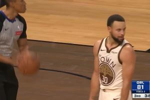 你得赔一个啊！库里找裁判申诉被打手漏吹 裁判：我的错