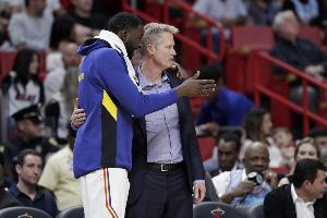 科尔：追梦回更衣室后其他球员打得非常好 我为这支球队感到骄傲