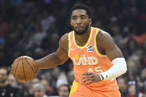 非常稳定！多诺万·米切尔18中10砍30分4板5助 三分11中6