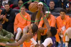 反直觉判罚！米勒纯纯打手被吹犯规 但黄蜂挑战成功了！