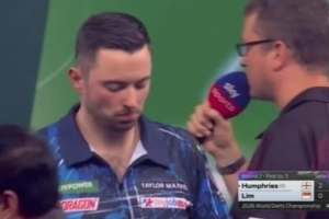 富勒姆vs森林直播被切换飞镖比赛，球迷：天空体育受够了这场比赛