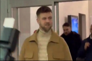 跟队记者：菲尔克鲁格在刚刚落地米兰机场，早上将接受米兰体检