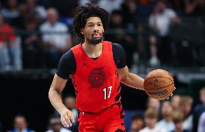 风驰电掣！谢顿·夏普抢断反击一条龙 起飞折叠暴扣虐筐