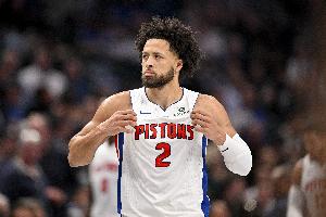 情况不妙！康宁汉姆被吹进攻犯规6犯离场 还被追加技犯