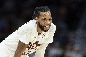 串联全队！加兰三分6投5中轰下27分5板10助2断填满数据栏