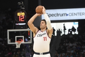 大洛：本赛季和卢的对话始终积极正向 永远以帮助球队为出发点