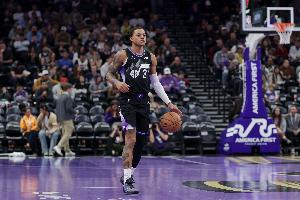 挺全面就是失误略多！基昂特·乔治14中7拿20分8板7助 有4次失误