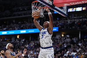 主攻！班凯罗半场12中5拿到14分8板4助 罚球4中4