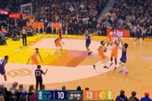 金鸡独立真准啊！鲍尔开场连中三记三分球