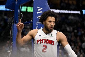 全面表现！康宁汉姆上半场8投5中 砍下12分4篮板4助攻