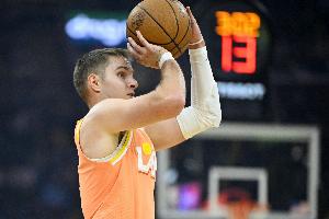 慢慢找手感！梅里尔伤缺14场后迎来复出 7中2&三分4中0仅拿4分