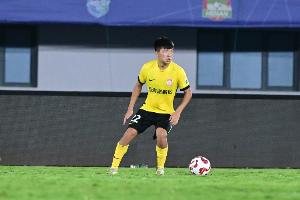 杨希本赛季场均5.1抢断，是2012年以来中超首位场均抢断超5次球员