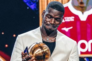 今年已出战30分钟😅官方：博格巴获得2025环足奖最佳复出奖