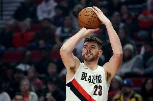 机会都是自己抢出来的！克林根10中8高效砍下18分18板 打关键2+1