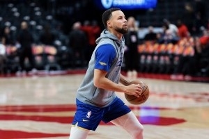 客战猛龙！库里入场致敬Drake 比赛穿着科比16年多伦多全明星战靴