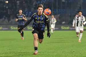 对阵父亲的老东家！路易斯·布冯在比萨对阵尤文的比赛中替补登场