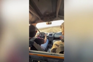 放松身心🚙亚马尔假期在迪拜驾驶越野车