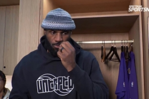 詹姆斯：因里夫斯缺阵 我和东契奇要承担大量持球并做出场上决策