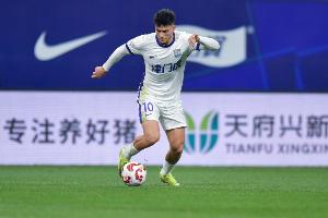 跟队记者：津门虎外援萨尔瓦多接受韧带修复手术，约需三个月康复