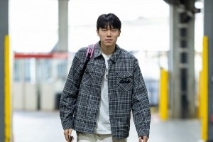 开拓者众将入场穿搭：格兰特依旧队内最帅 杨瀚森格纹衬衫