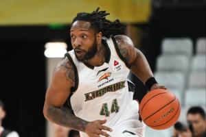 媒体人：威尔斯将缺席对阵深圳的比赛 辽篮今晚3外援出战