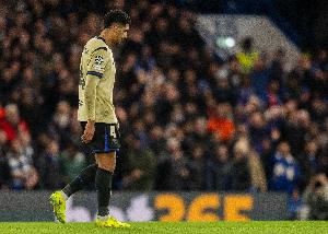 记者：阿劳霍今日参加巴萨合练，但他很难赶上德比战