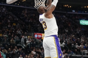 各种扣呀！詹姆斯：今晚我感觉状态非常好 步伐轻盈弹跳有力