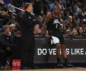 卢：健康的小卡是联盟顶级球员之一 我们需要他打出这种水平