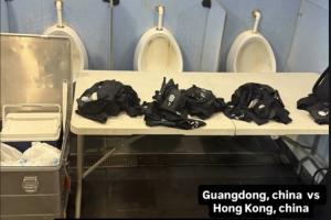 港媒：女子省港杯中国香港女足被安排男更衣室，装备放在小便池旁