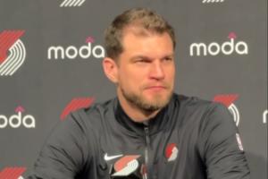 小吧前方提问斯普利特！主帅对杨瀚森本场表现相当认可！一起听听