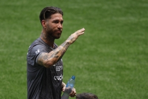 在蒙特雷34场8球！阿斯：拉莫斯想回欧洲；曼联米兰急需补强防线