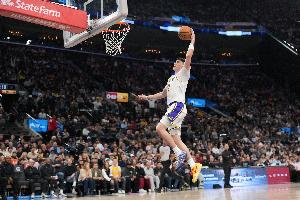 啥都会一点！拉拉维亚8中3&罚球5中5拿到11分2板4助2断1帽