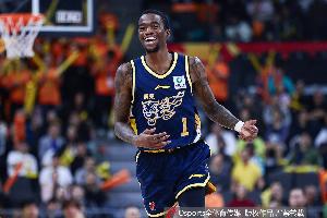 直播吧：广东队相关方面表示萨姆纳伤情并无大碍