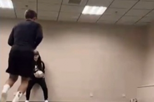 一刻不停歇！私教晒陈蒲训练视频：颠网球、头球、脚弓传球