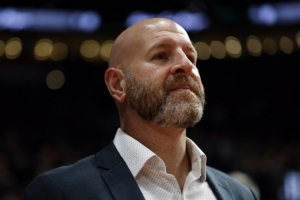 美媒体人：开拓者想进季后赛得有个控卫 GM克罗宁这方面没有作为