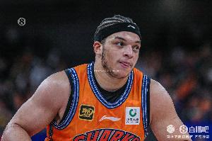 卢伟赛后专门做出辟谣：洛夫顿离队？根本没听过这回事