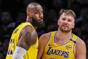 解说：詹姆斯打得顺手&艾顿更坚决 东契奇防守拼命像美白版斯玛特