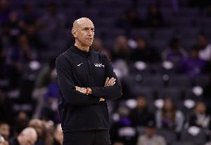 不敌湖人！国王主帅：我们早明确了标准 今天对抗强度完全没达标